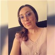 Profesor de español imparte clases a niños de 4 a 7 años